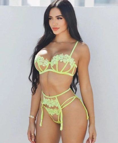Mumcular Aybüke ile Gül Kokulu Sevişmeler Sizi Bekliyor