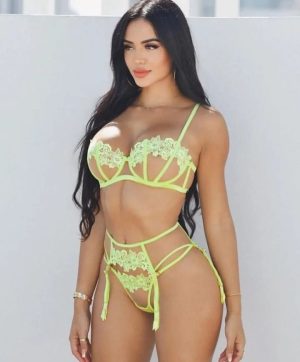 Mumcular Aybüke ile Gül Kokulu Sevişmeler Sizi Bekliyor